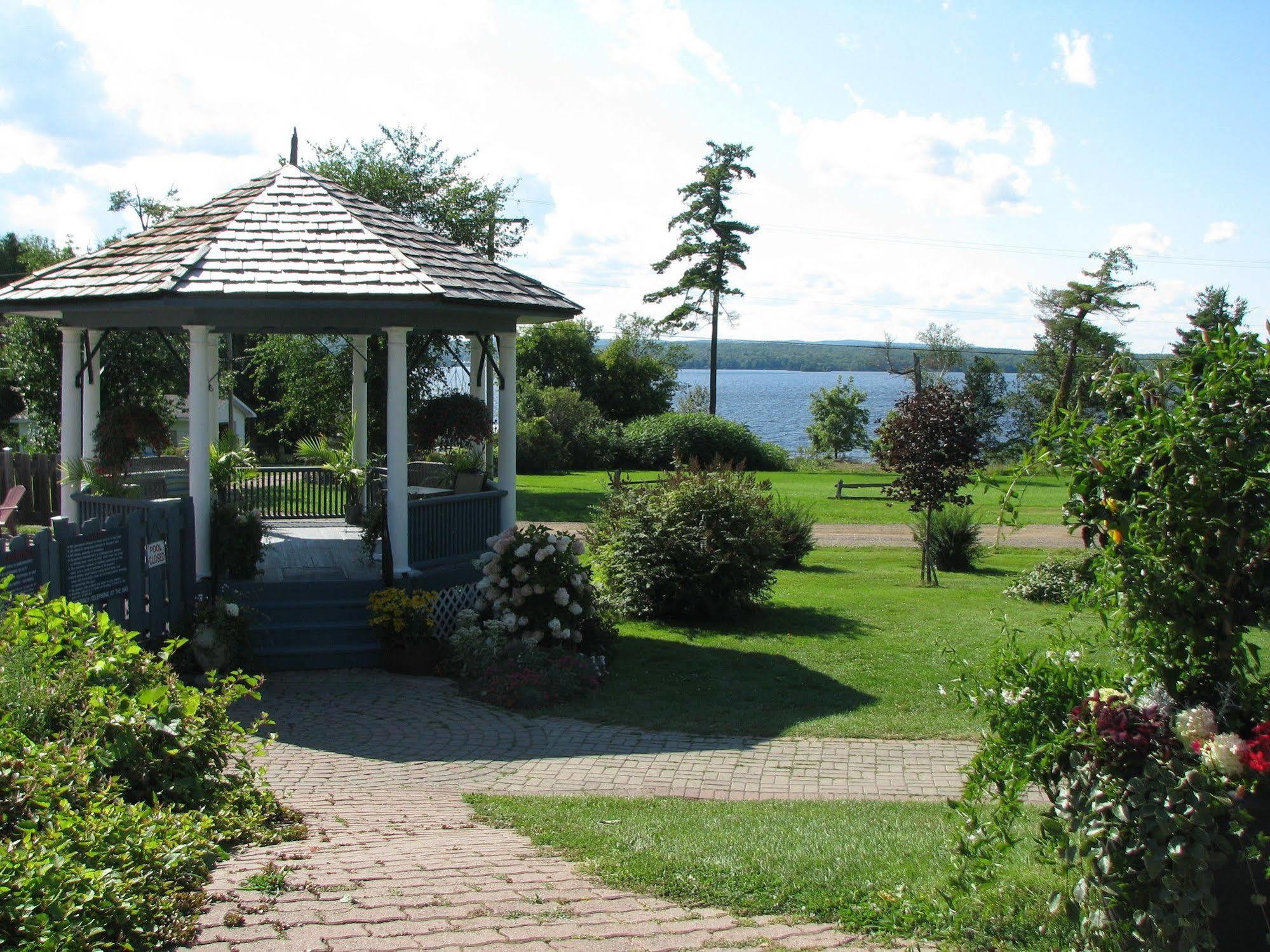 Highlands Four Season Resort Calabogie Экстерьер фото