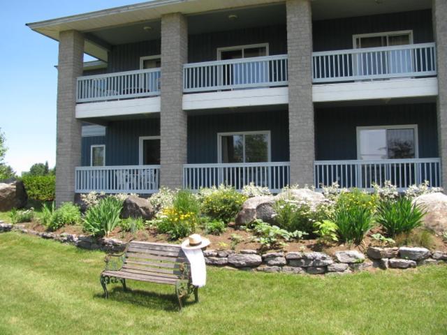 Highlands Four Season Resort Calabogie Экстерьер фото